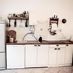 House Nada Gata