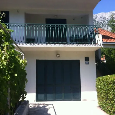 House Nada Gata