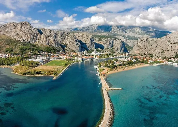 House Nada Nyaraló Gata